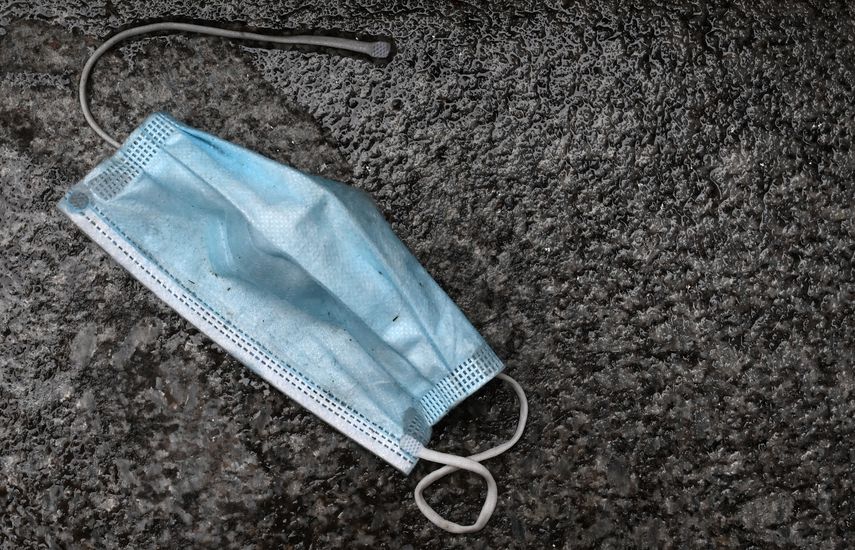 El hecho tuvo lugar el sábado cuando un empleado de una gasolinera se negó a atender a un cliente que quería comprar una caja de cervezas porque no llevaba puesta una mascarilla.