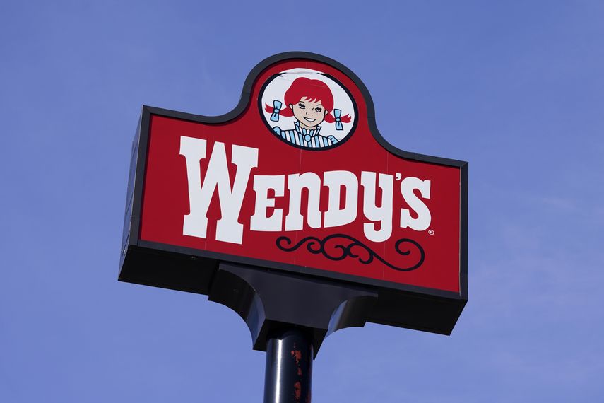 Los CDC enfatizaron que no hay evidencia alguna de que la lechuga vendida en supermercados está relacionada con el E. coli. Añadió que no le está diciendo a la gente que no coma en Wendy’s ni que deje de comer lechugas.