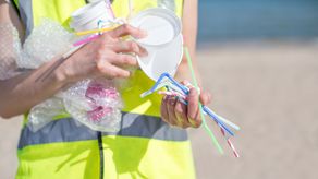 La contaminación por envases de un solo uso ha empeorado en todo el mundo en los últimos años.