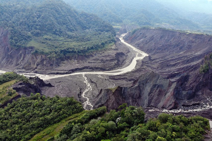 La empresa Oleoducto de Crudos Pesados reconoció que pequeñas trazas (de petróleo) han alcanzado los cursos de agua.