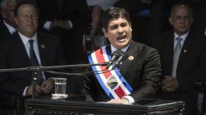 Presidente de Costa Rica viaja a EE.UU. en su primera visita internacional