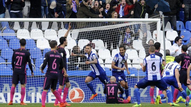 Barcelona cae en cancha del Deportivo y pierde opciones