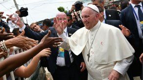 El papa pide desde Colombia una solución a grave crisis en Venezuela