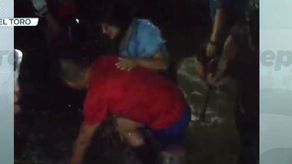 Continúa la búsqueda del cuerpo de una estudiante arrastrada por una cabeza de agua en Ngäbe Buglé. Continúa la búsqueda del cuerpo de una estudiante arrastrada por una cabeza de agua en Ngäbe Buglé.
