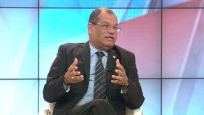 Nadie está satisfecho con las respuestas de la Contralora