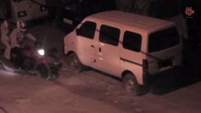 Un video refleja en India la indiferencia de transeúntes ante mujer que pide ayuda