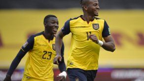 Ecuador arrasa 6-1 a Colombia y se encumbra en eliminatorias