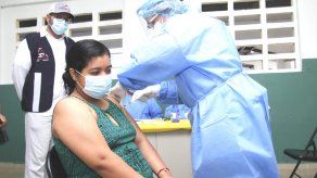 Más de 5 mil personas, entre embarazadas y docentes, reciban la segunda dosis de la vacuna contra covid-19 en el circuito 8-8.