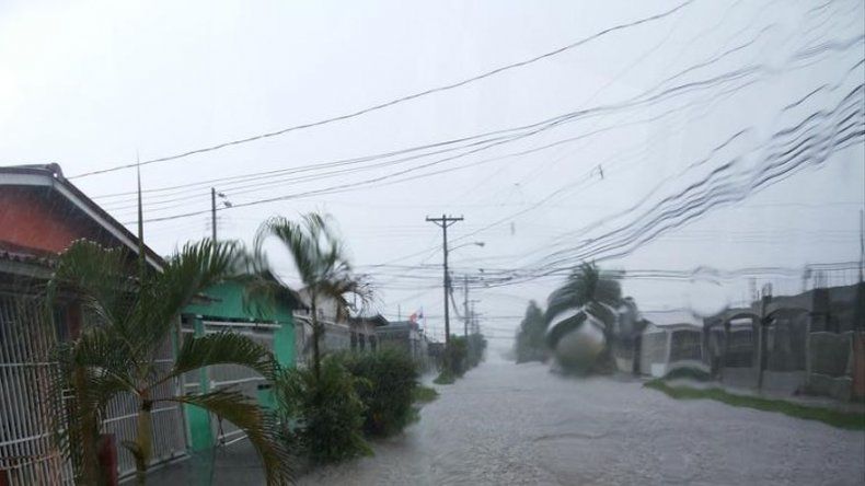 Inundaciones en Don Bosco y otros sectores por fuertes lluvias