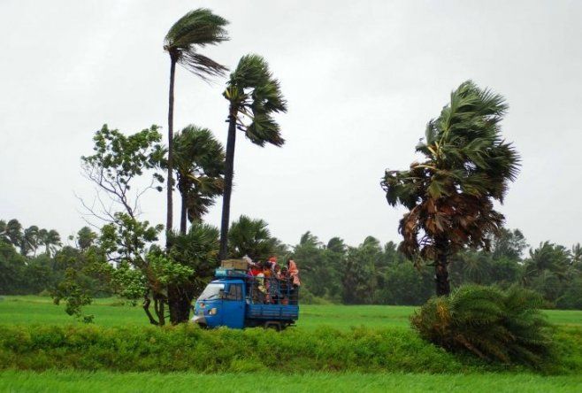 Ciclón Phailin azota el este de India