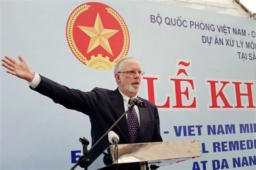 EEUU empieza a limpiar el defoliante Agente Naranja en Vietnam