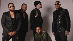 Romeo junto Aventura y Bad Bunny.