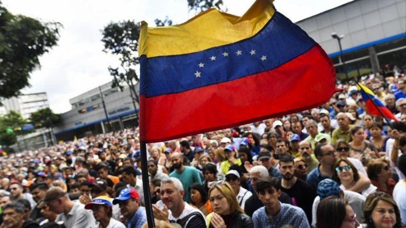 Venezolanos comienzan a organizar eventual distribución de ayuda humanitaria