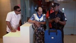 Mimito intenta huir del país