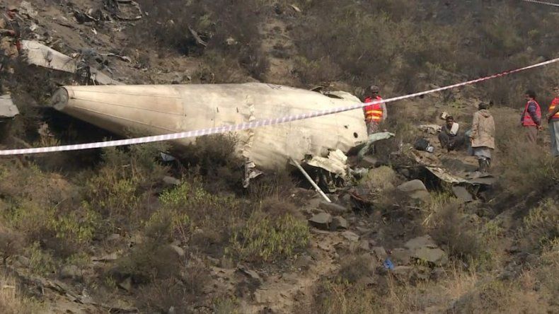 Pakistán investiga accidente de avión que mató a 47 personas