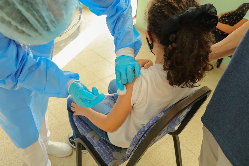 Los casos de COVID-19 diarios van en aumento. Piden a la población mantener las medidas de bioseguridad y acudir a los centros de vacunación habilitados.