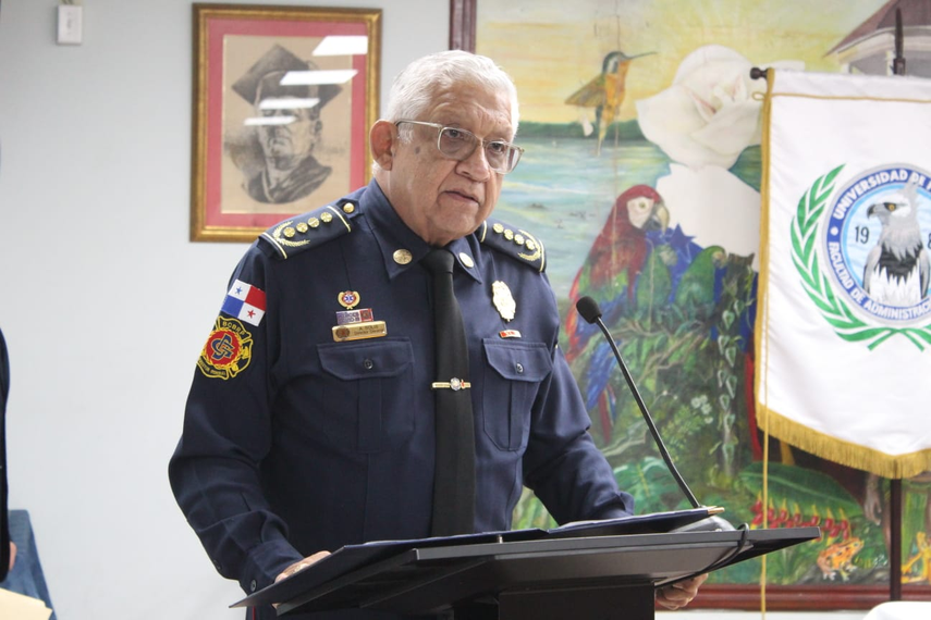 Bomberos: Director General renuncia de manera irrevocable