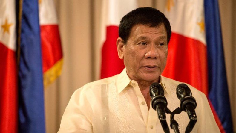Duterte se mofa de la Iglesia católica de Filipinas, crítica de su guerra antidroga