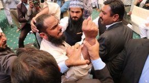 Detienen a un hombre por arrojar un zapato al ex primer ministro Sharif