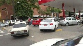 Escasez de combustible en Venezuela satura gasolineras Escasez de combustible en Venezuela satura gasolineras