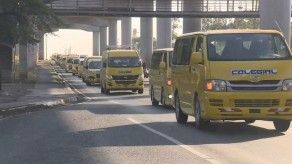 Conductores de buses colegiales exigen al Gobierno plan económico por COVID-19