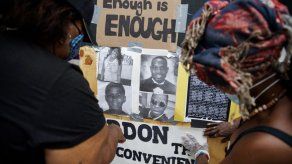 AP- MICHAEL BALSAMO y COLLEEN LONG