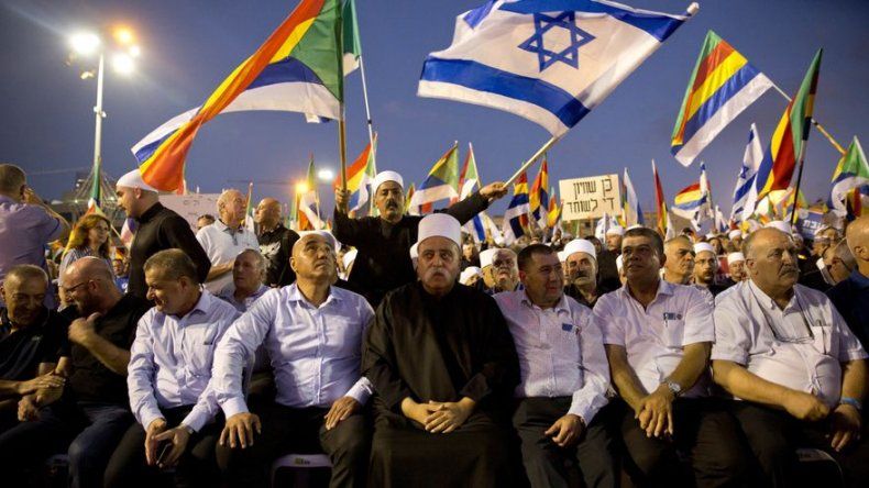Netanyahu defiende ley de nación judía tras protesta