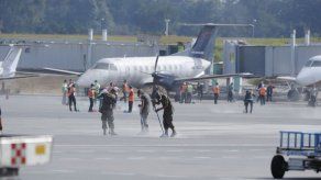 Volcán en Guatemala disminuye erupciones y autorizan reapertura de aeropuerto