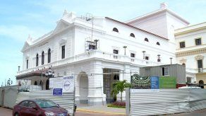 Humbert realiza recorrido por el Teatro Nacional