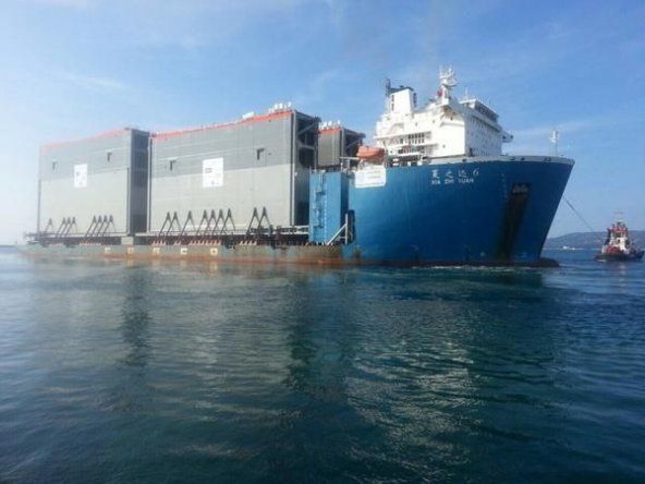 Zarpa hacia Panamá buque con último juego de compuertas para  el Canal