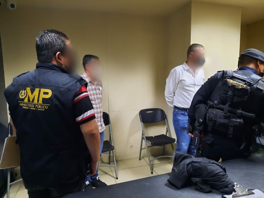 A ambos se les sindica por los delitos de asociación ilícita para manufacturar cocaína y distribuirla en Estados Unidos.