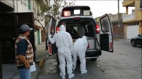 Como una lotería, paramédicos mexicanos buscan cama a enfermos de covid-19