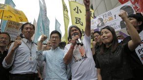 Corte en Hong Kong destituye a legisladores de la oposición