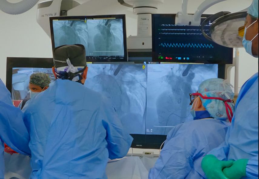 CSS realiza primer implante de válvula pulmonar