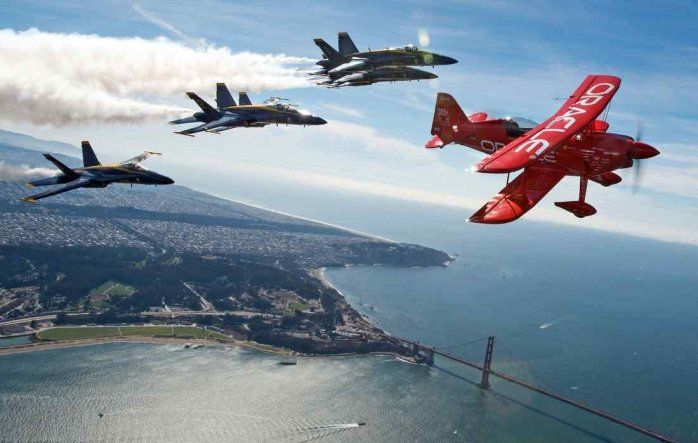 Práctica de maniobras aéreas en San Francisco