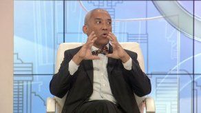 La democracia vive una regresión”