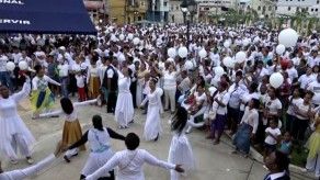Colonenses marchan para pedir por la paz en la provincia