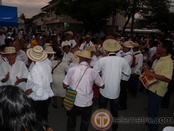 Desfile de las Mil Polleras