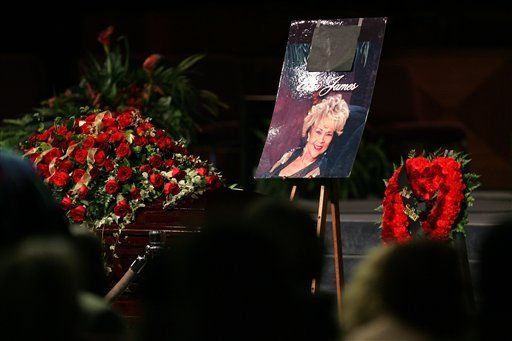 Centenares de personas asisten a funeral de Etta James