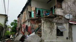 Reportan que familias damnificadas tras el desplome de parte del caserón 7033 en calle 5 Avenida Central y Meléndez, corregimiento de Barrio Norte, del distrito de Colón. Reportan que familias damnificadas tras el desplome de parte del caserón 7033 en calle 5 Avenida Central y Meléndez, corregimiento de Barrio Norte, del distrito de Colón.