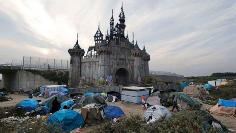 Materiales del parque de Banksy enviados a inmigrantes de Calais