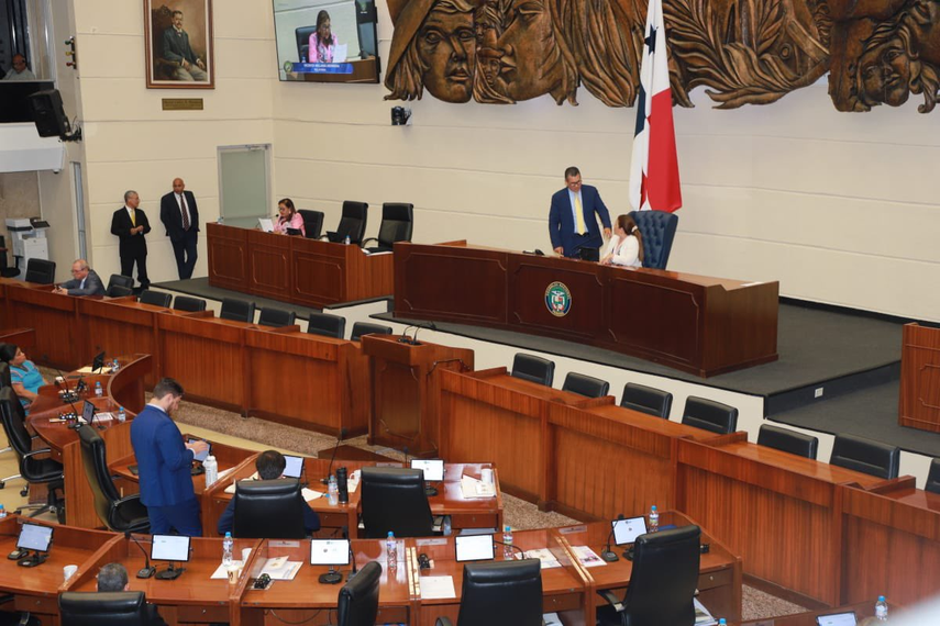 Foto: Pleno de la Asamblea Nacional.&nbsp;Diputados se reúnen con el TE para discutir modificaciones al Código Electoral.