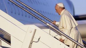 Francisco inicia viaje por la paz a 3 países africanos