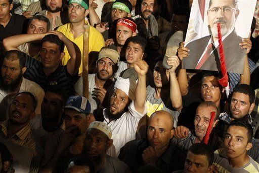 EAU se dice satisfecho por caída de Morsi