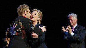 Elton John recauda $2