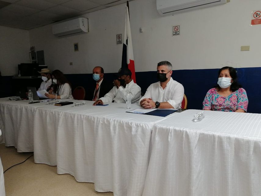 Acto de licitación para la construcción de callesy avenidas en El Valle de Antón.