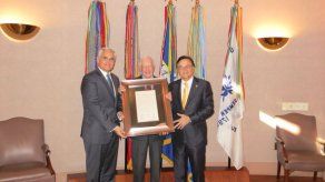 Expresidente Jimmy Carter recibe el Galardón Canal de Panamá Expresidente Jimmy Carter recibe el Galardón Canal de Panamá
