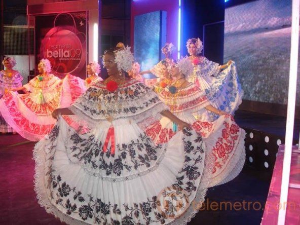 Detrás de la gala típica
