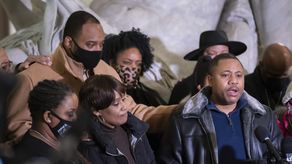 Los padres hicieron sus declaraciones durante una conferencia de prensa organizada por el abogado de derechos civiles Ben Crump.