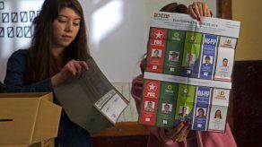 Papeletas erróneas y falsos votantes en los comicios de Bolivia